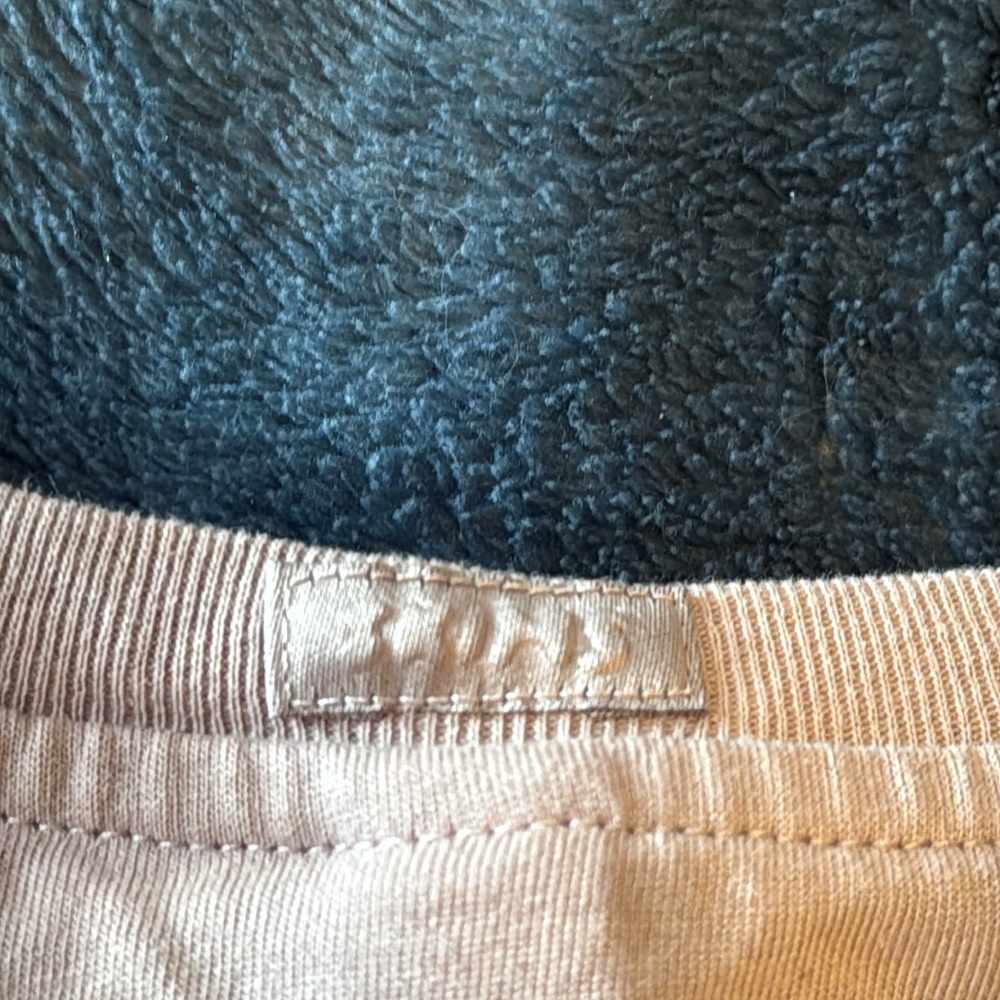 SKIMS Relaxed Tee Long Sleeve - Picture 6 of 7
